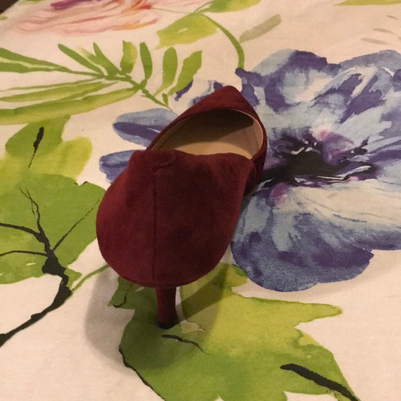 Beautiful deep red suede mini heels - Picture 4 of 4